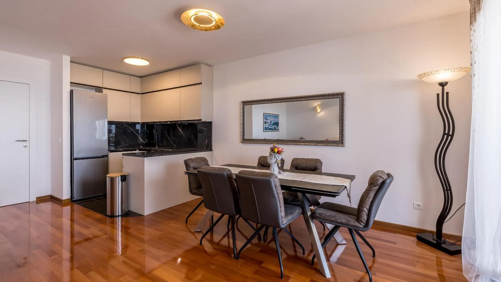 Beachaholic M&G, Luxury Seaside Suites On Znjan Split Appartement