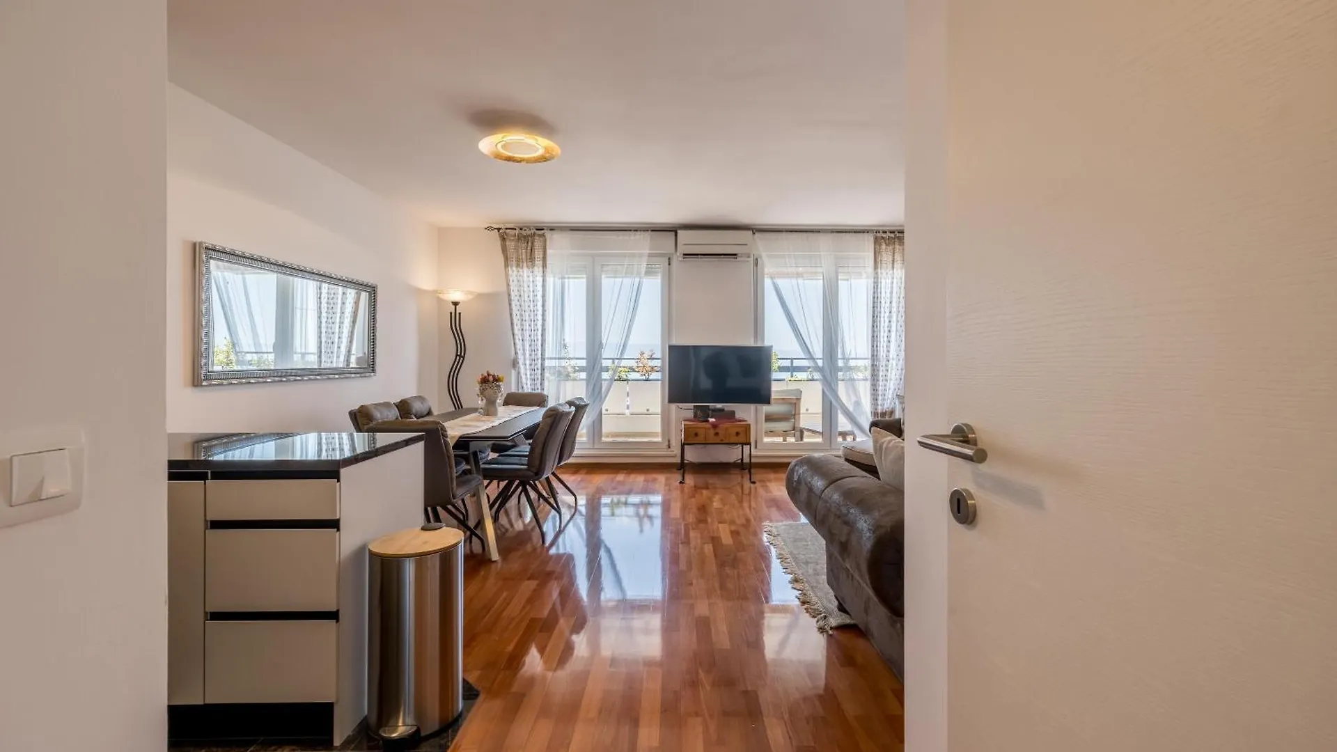 Beachaholic M&G, Luxury Seaside Suites On Znjan Split 0*,  Croatie