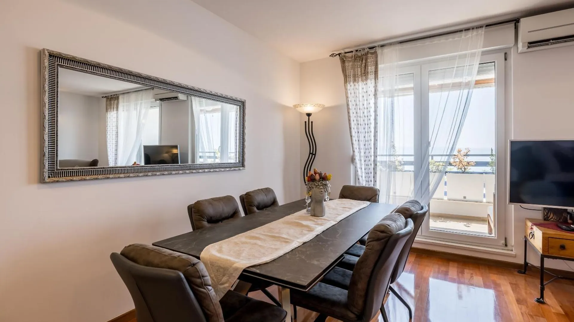 Beachaholic M&G, Luxury Seaside Suites On Znjan Split Croacia